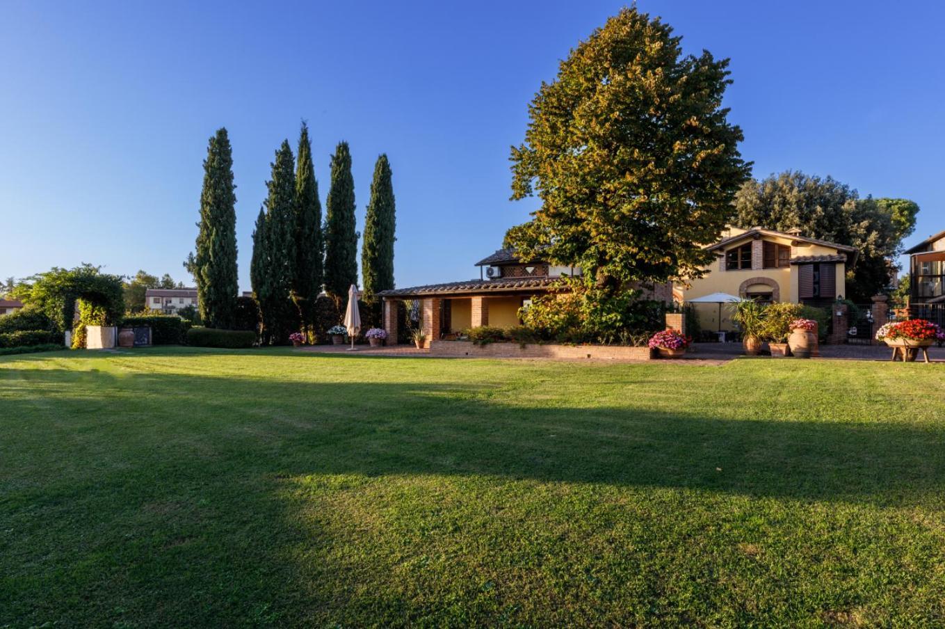 Borgo Villa Risi Siena Exterior foto