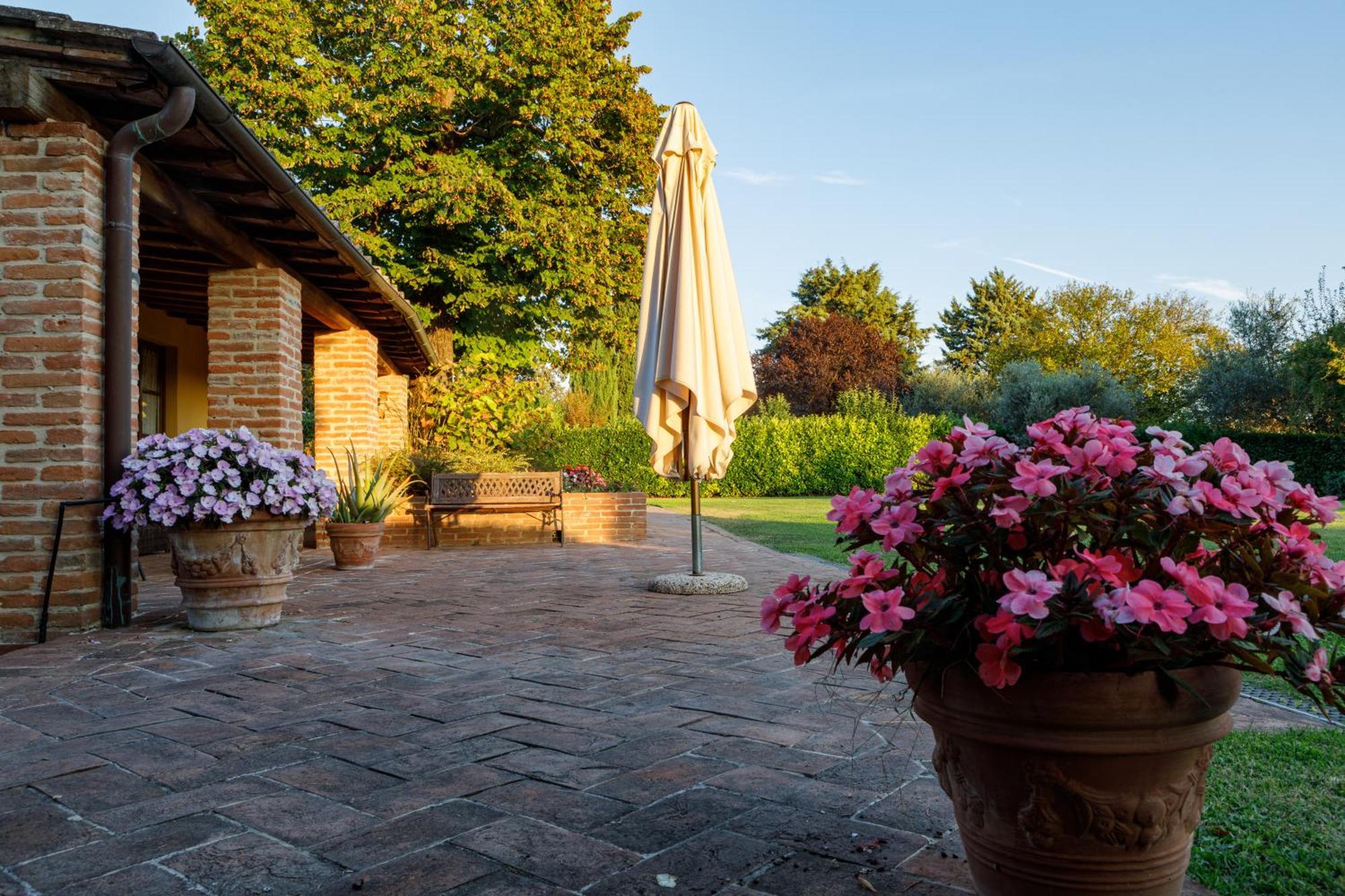 Borgo Villa Risi Siena Exterior foto