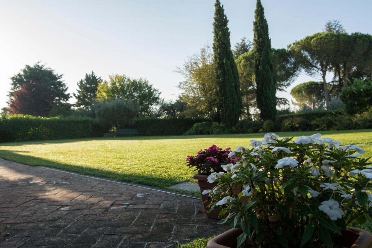 Borgo Villa Risi Siena Exterior foto